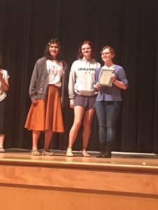 3 students receive plaque award